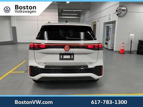 2026 Volkswagen Tiguan 2.0T SEL R-Line