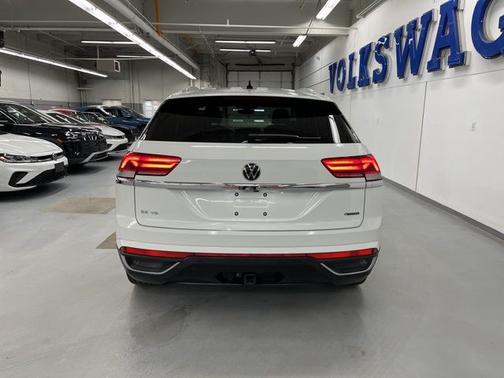 Pure White 2023 Volkswagen Atlas Cross Sport 3.6 V6 SE w/ Technology