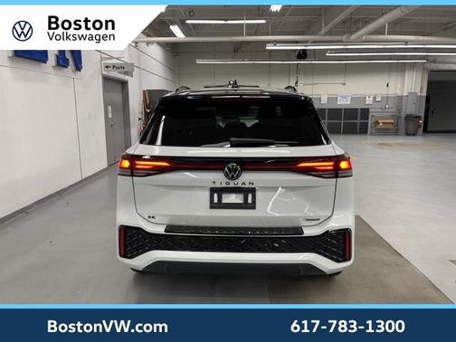 2026 Volkswagen Tiguan 2.0T SE R-Line Black