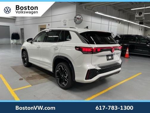 2026 Volkswagen Tiguan 2.0T SEL R-Line