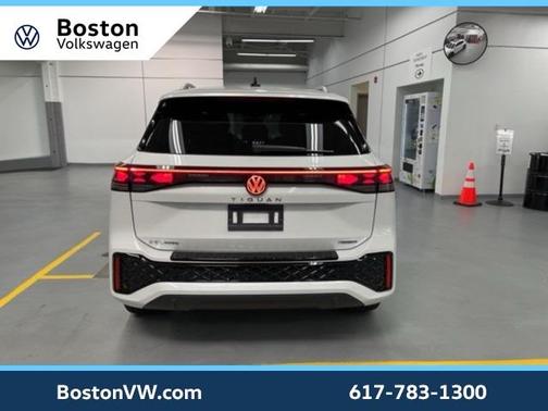 2026 Volkswagen Tiguan 2.0T SEL R-Line