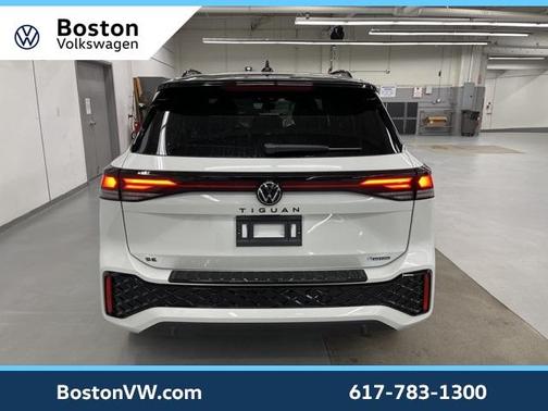 2026 Volkswagen Tiguan 2.0T SE R-Line Black