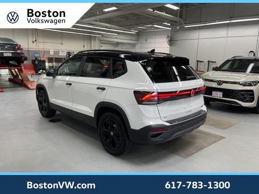 2025 Volkswagen Taos 1.5T SE Black