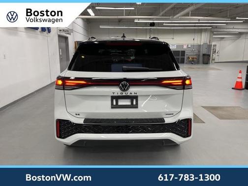 2026 Volkswagen Tiguan 2.0T SE R-Line Black