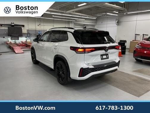 2025 Volkswagen Tiguan 2.0T SE R-Line Black