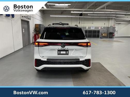 2025 Volkswagen Tiguan 2.0T SE R-Line Black