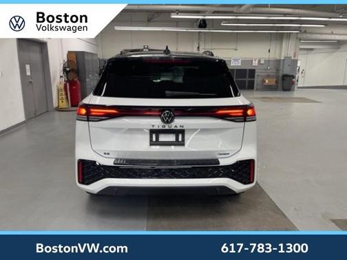2025 Volkswagen Tiguan 2.0T SE R-Line Black