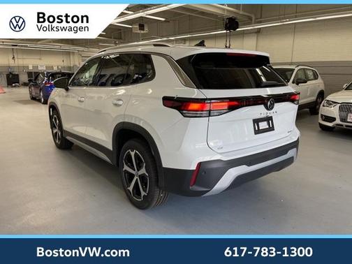 2025 Volkswagen Tiguan 2.0T SE