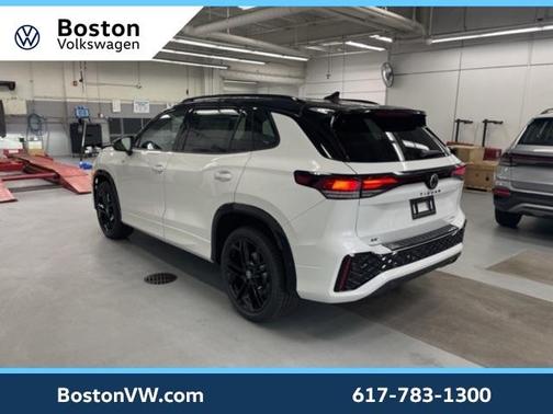 2025 Volkswagen Tiguan 2.0T SE R-Line Black