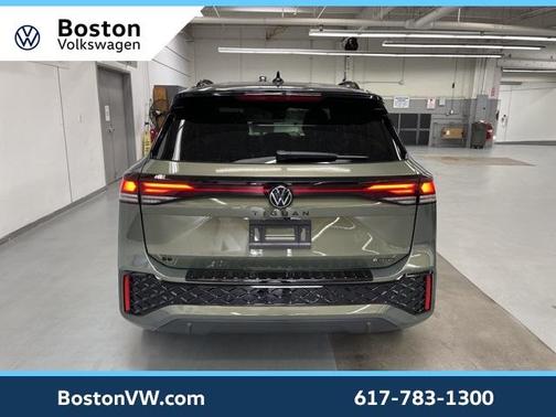 2025 Volkswagen Tiguan 2.0T SE R-Line Black