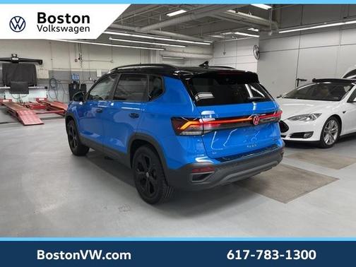 2025 Volkswagen Taos 1.5T SE Black