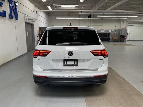 Pure White 2022 Volkswagen Tiguan 2.0T SE