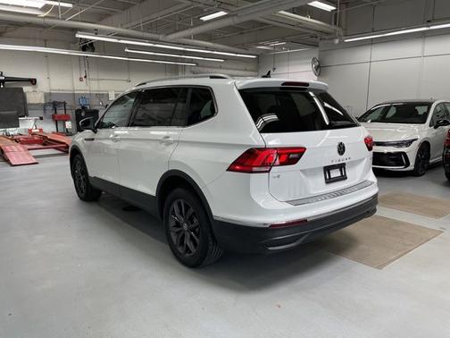 Pure White 2022 Volkswagen Tiguan 2.0T SE
