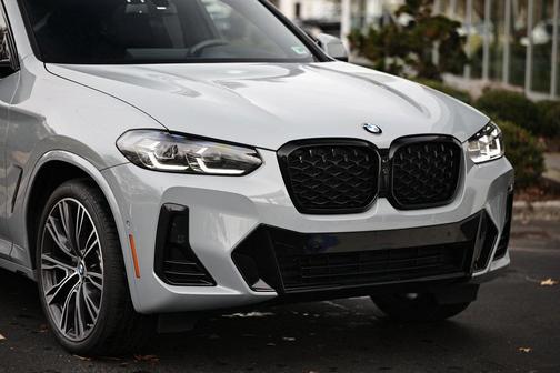 2025 BMW X4 xDrive30i