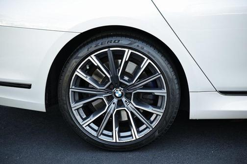 2022 BMW 750 i xDrive