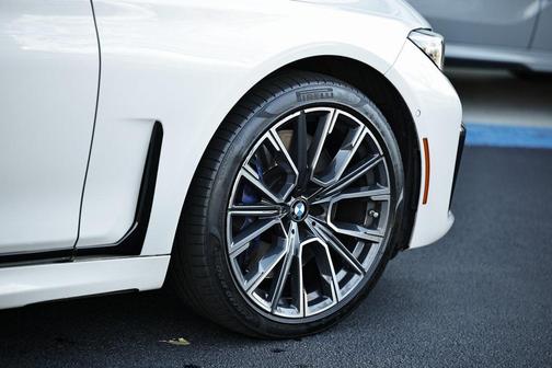 2022 BMW 750 i xDrive