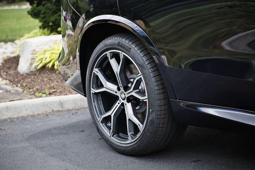 Carbon Black Metallic 2026 BMW X5 xDrive50e
