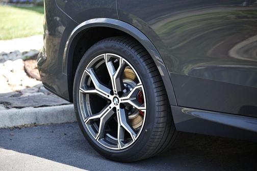 Dravit Grey Metallic 2026 BMW X5 xDrive50e