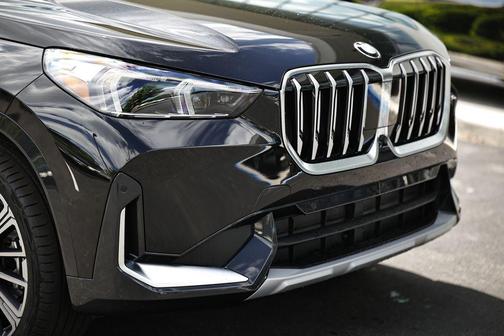 Black Sapphire Metallic 2026 BMW X1 xDrive28i