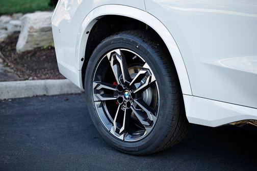 Alpine White 2026 BMW X1 xDrive28i