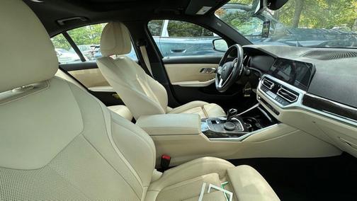 Alpine White 2022 BMW 330 330i