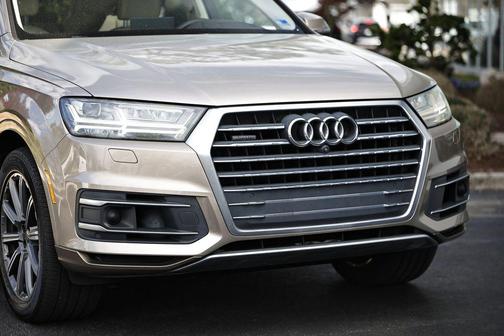 Cobra Beige Metallic 2018 Audi Q7 3.0T Prestige