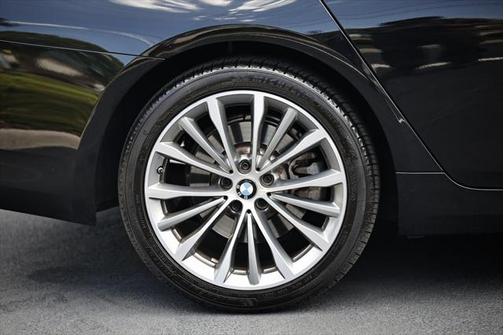 2022 BMW 530 530i