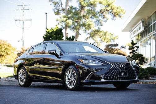 2023 Lexus ES 300h Ultra Luxury