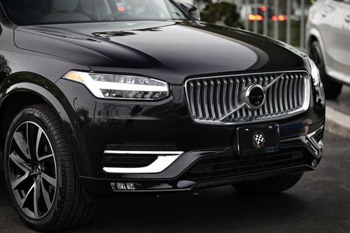 2023 Volvo XC90 B5 Plus