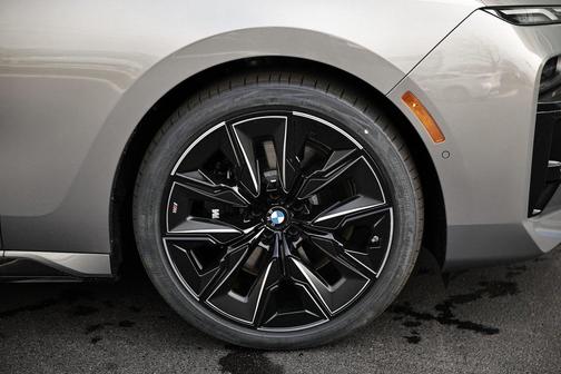 2026 BMW 740 i