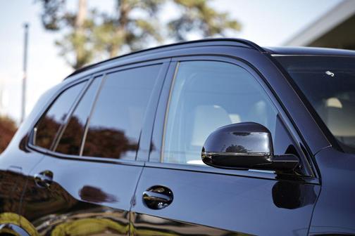 Carbon Black Metallic 2025 BMW X5 PHEV xDrive50e