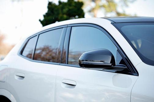 Alpine White 2026 BMW X2 xDrive28i