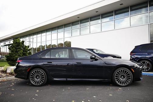 2025 BMW 740 740i