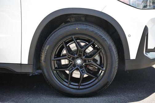 Mineral White Metallic 2023 BMW X1 xDrive28i