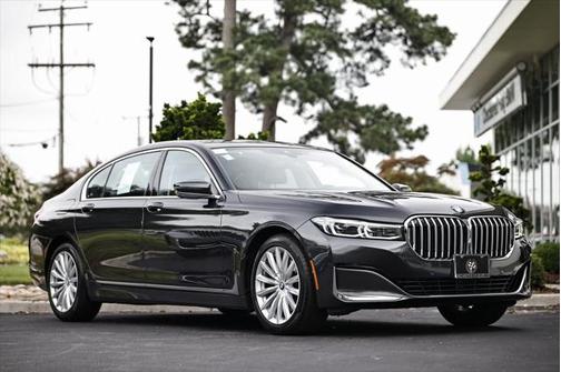 2022 BMW 740 740i