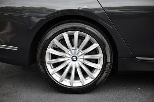 2022 BMW 740 740i