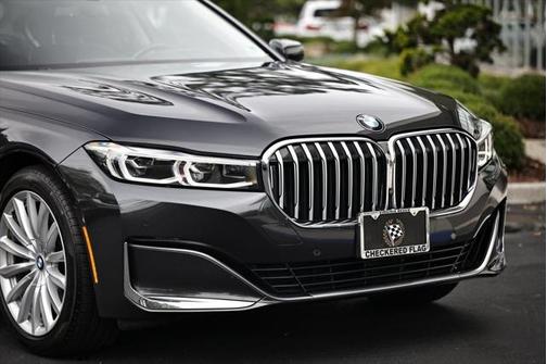 2022 BMW 740 740i