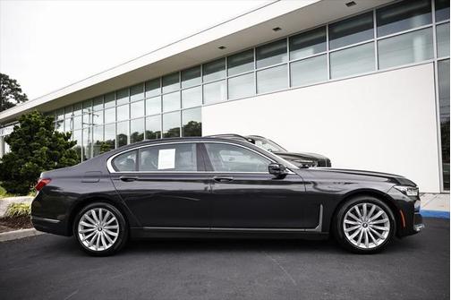 2022 BMW 740 740i