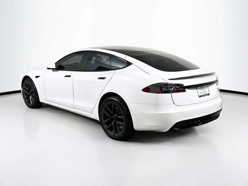 Pearl White Multi-Coat 2021 Tesla Model S Plaid