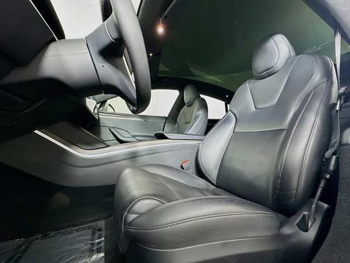 Pearl White Multi-Coat 2021 Tesla Model S Plaid