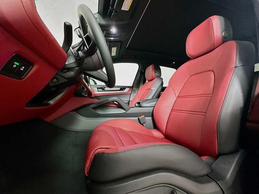 CHROMITE BLK ME 2026 Porsche Cayenne Cayenne