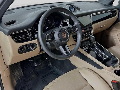 2025 Porsche Macan AWD