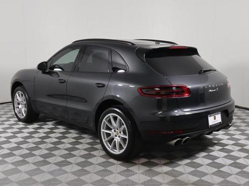 Photo 4 of 29 of 2018 Porsche Macan S