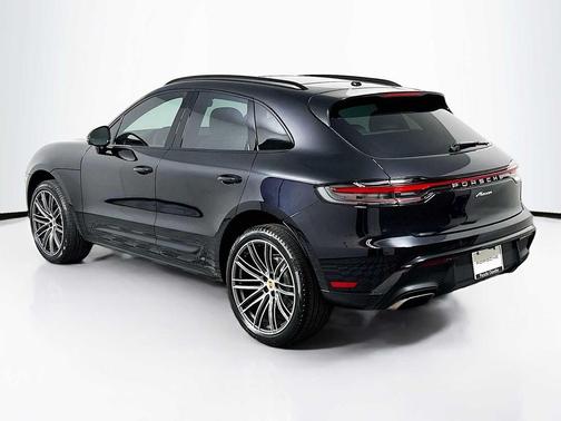 2025 Porsche Macan AWD