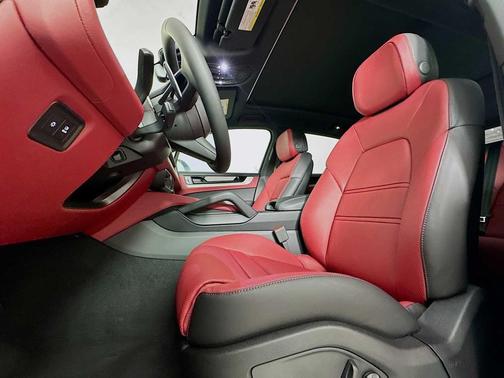 DOLOMITE SILV M 2026 Porsche Cayenne Cayenne