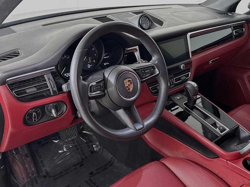 2022 Porsche Macan AWD