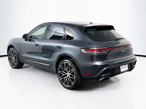 2022 Porsche Macan AWD