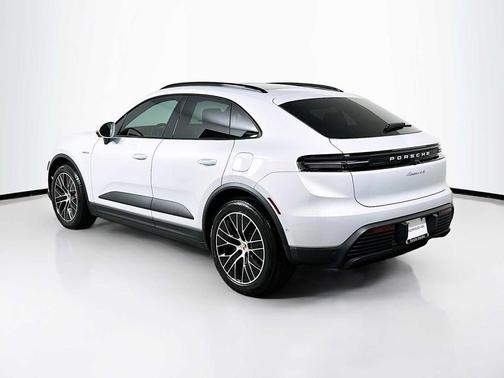 2025 Porsche Macan 4S