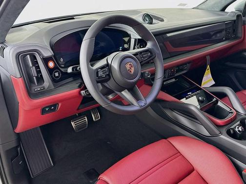 2026 Porsche Cayenne GTS