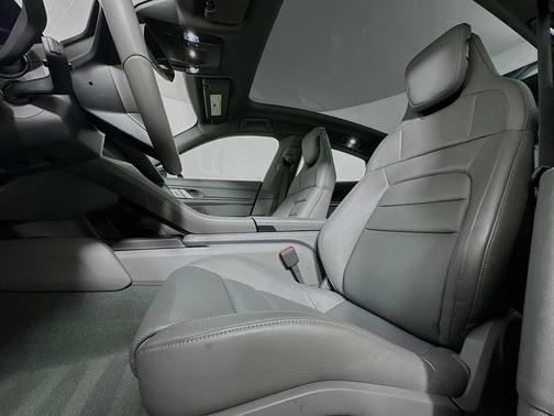 2025 Porsche Taycan RWD